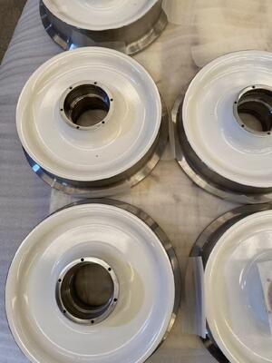 কেনা রেল পরিবহন ব্যবস্থায় মসৃণ অপারেশন এবং বর্ধিত স্থায়িত্ব নিশ্চিত করার জন্য ডিজাইন করা যথার্থ মেশিনযুক্ত স্টিল রেলের চাকাগুলি online manufacture